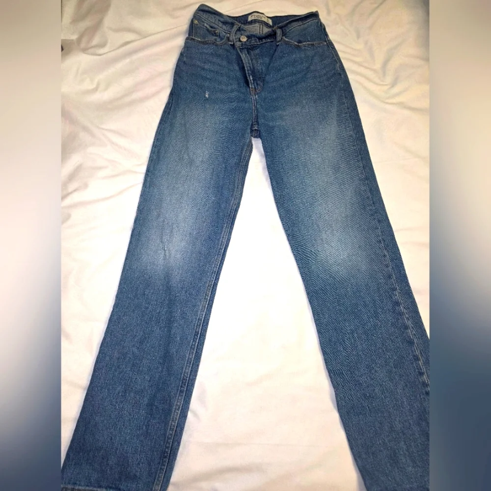 Abercrombie & Fitch 90s Ultra High Rise Jeans W/Criss Cross Waist Band- Sz 2/26